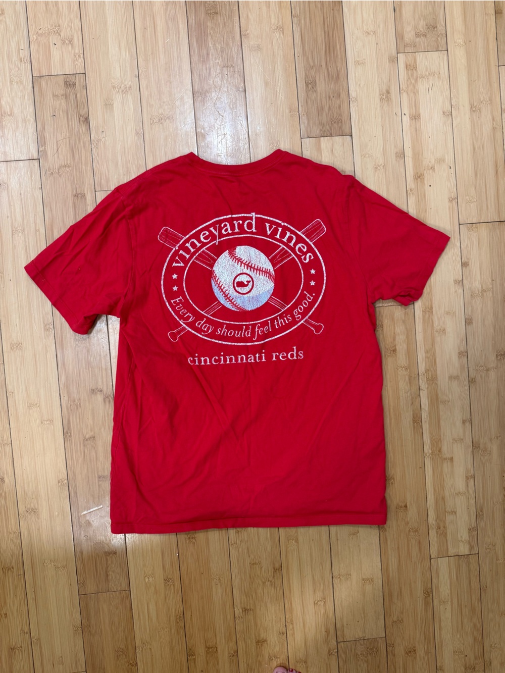 Vineyard Vines Red Cincinnati Reds Graphic Tee, size M